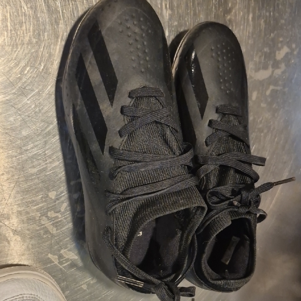 Adidas Black Sneakers Sleek Design Durable Sole